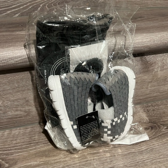 Toddler size 7 shoes. - Picture 1 of 2